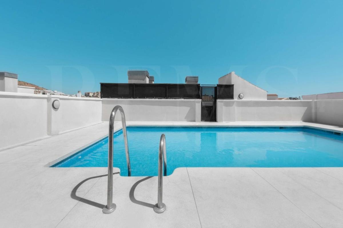 With Parking And Patio - Center By Rems Apartment *