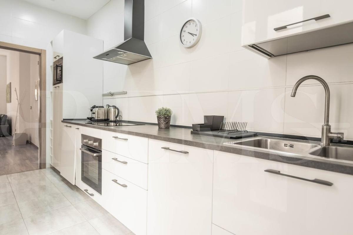 Apartment With Parking And Patio - Center By Rems