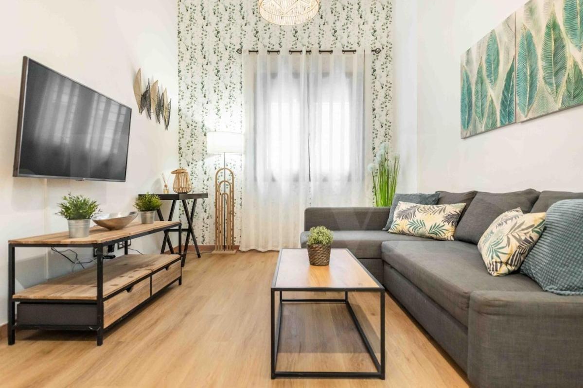 Apartment With Parking And Patio - Center By Rems