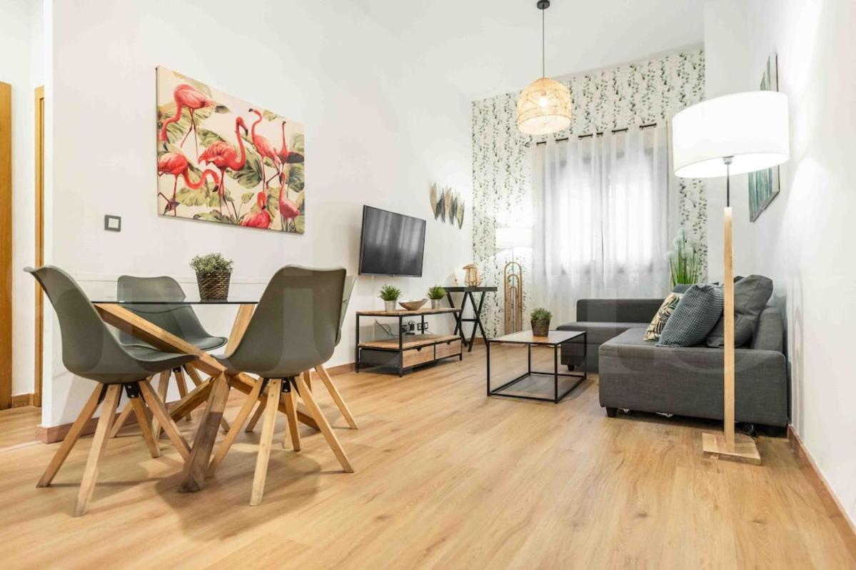 Apartment With Parking And Patio - Center By Rems